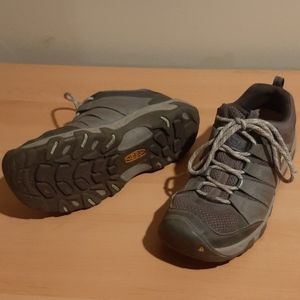 Keen hiking shoe GRAY 8.5